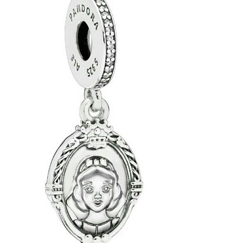 Snow white charm